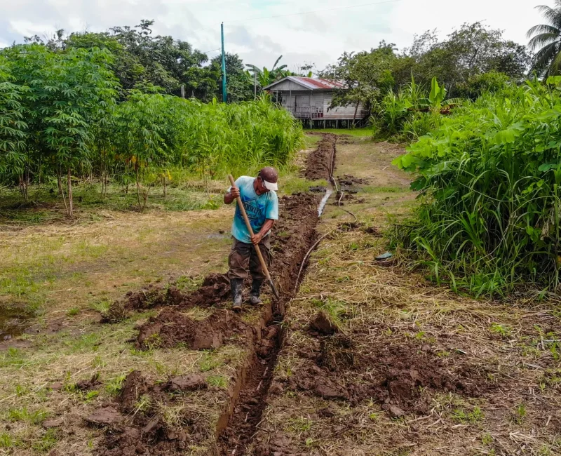 Santa Luzia, Brazil (Digging for new pipes)_converted